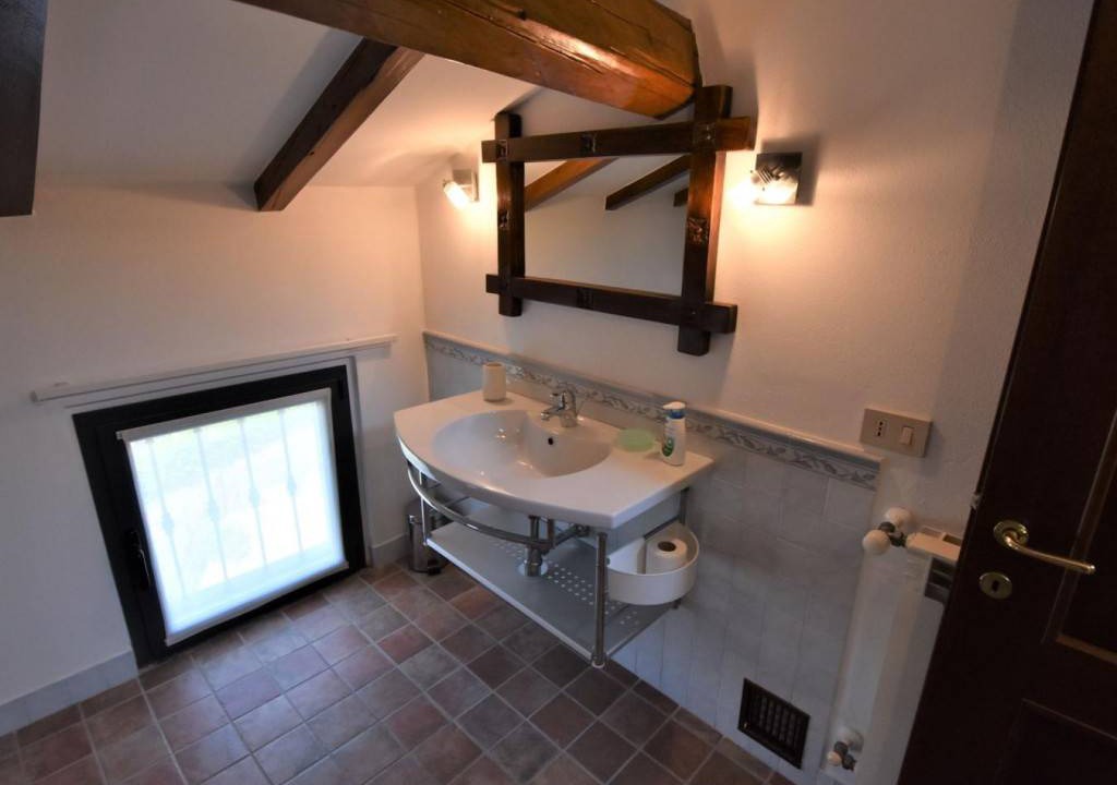 Photo of Bathroom in Castana