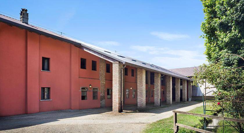 Photo of Buildings in Casarile