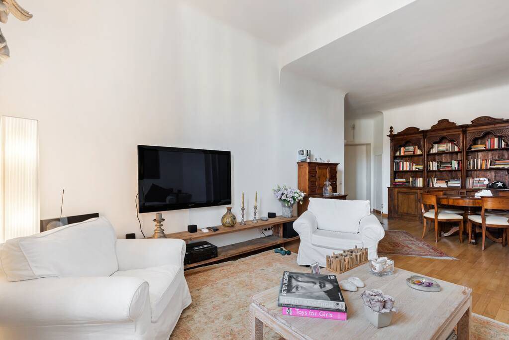 Photo of Livingroom in Magenta