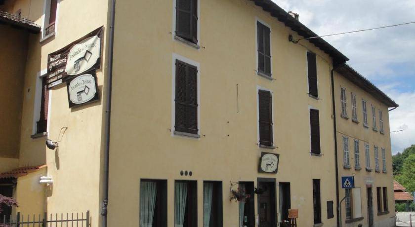 Photo of Buildings in Brinzio
