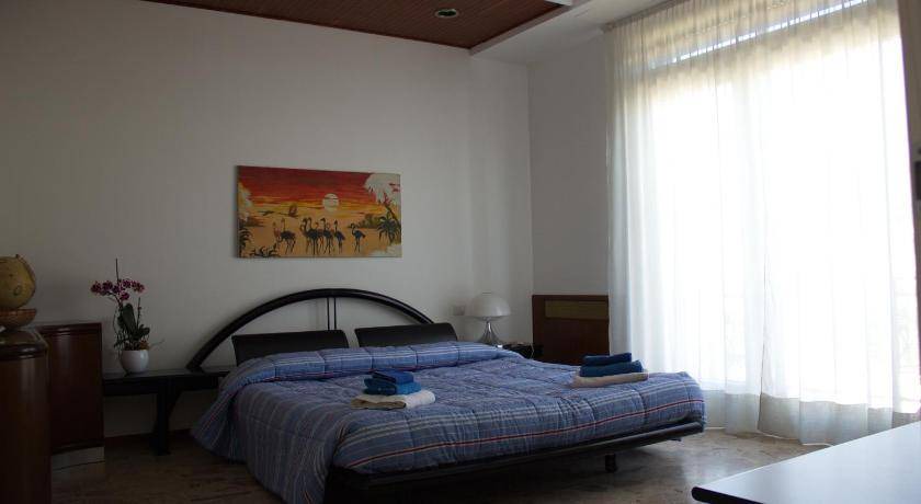 Photo of Bedroom in Magenta