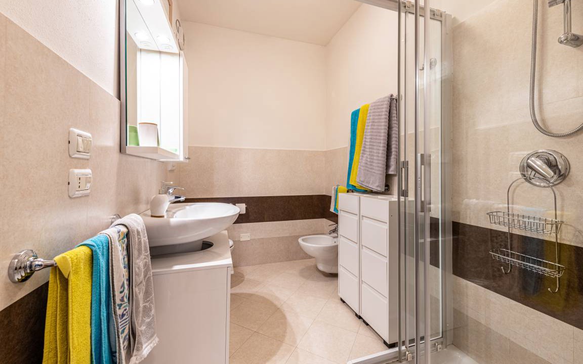 Photo of Bathroom in Roe