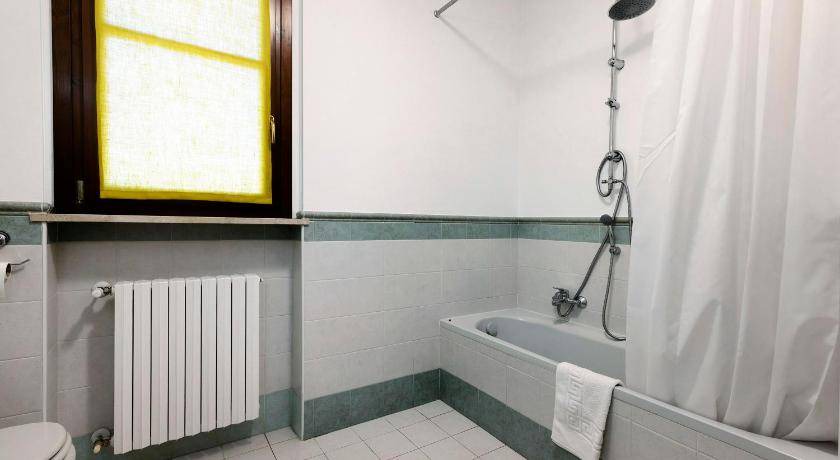 Photo of Bathroom in Mantua