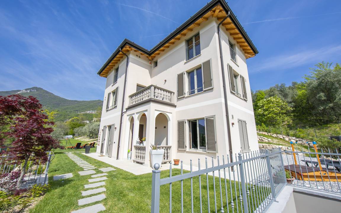 Photo of Buildings in Roe Volciano