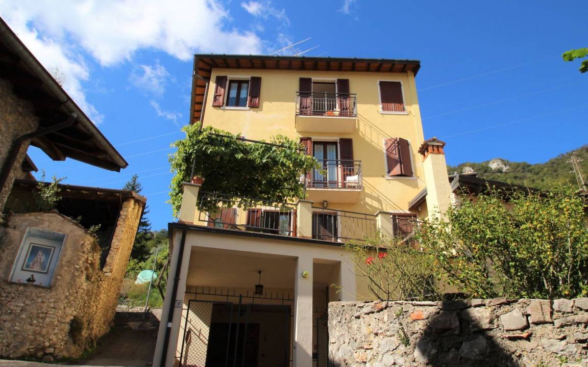 Photo of Buildings in Liano-Formaga