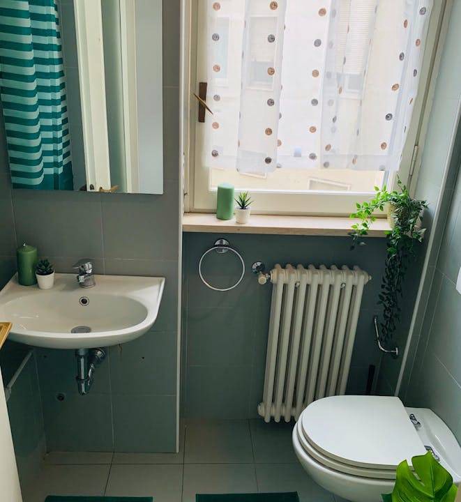 Photo of Bathroom in Magenta