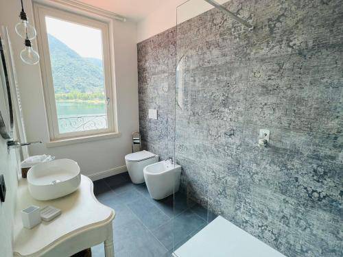 Photo of Bathroom in Idro