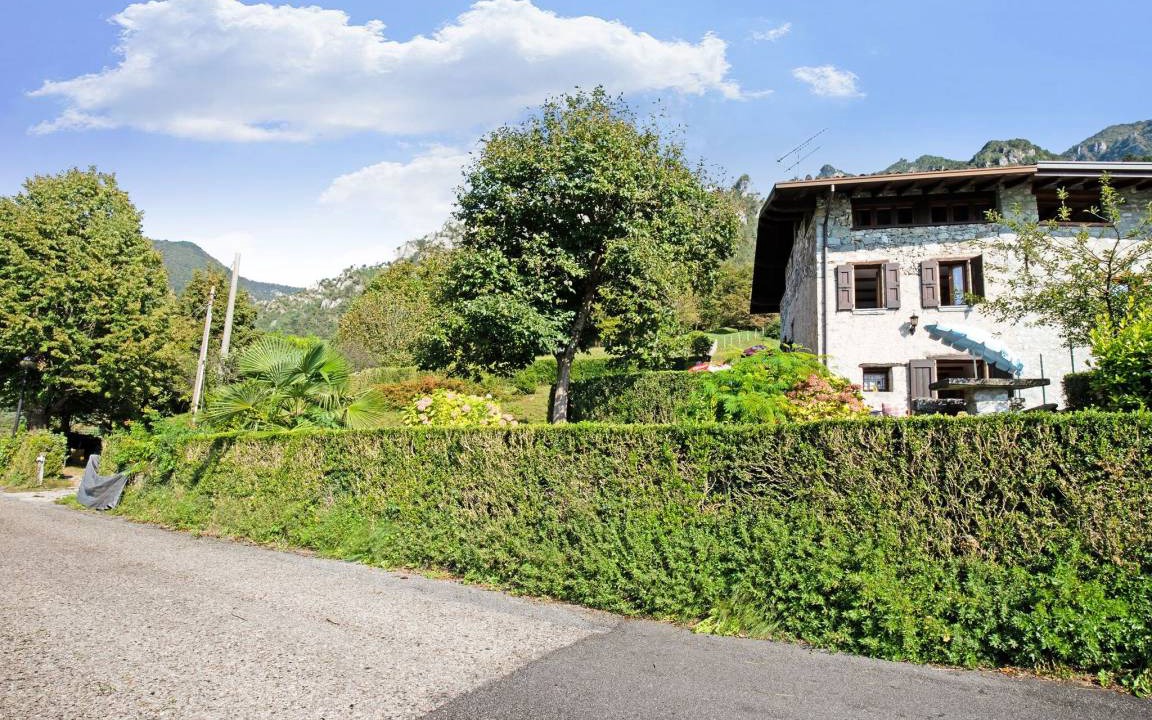 Photo of Buildings in Idro