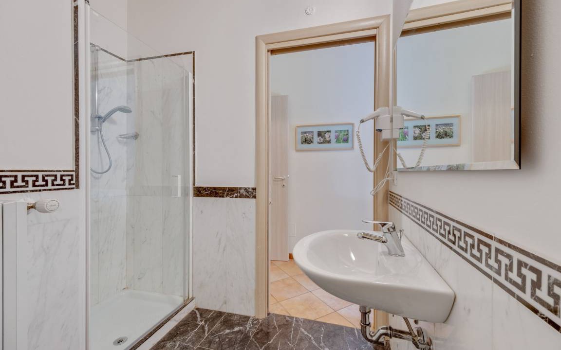 Photo of Bathroom in Crone