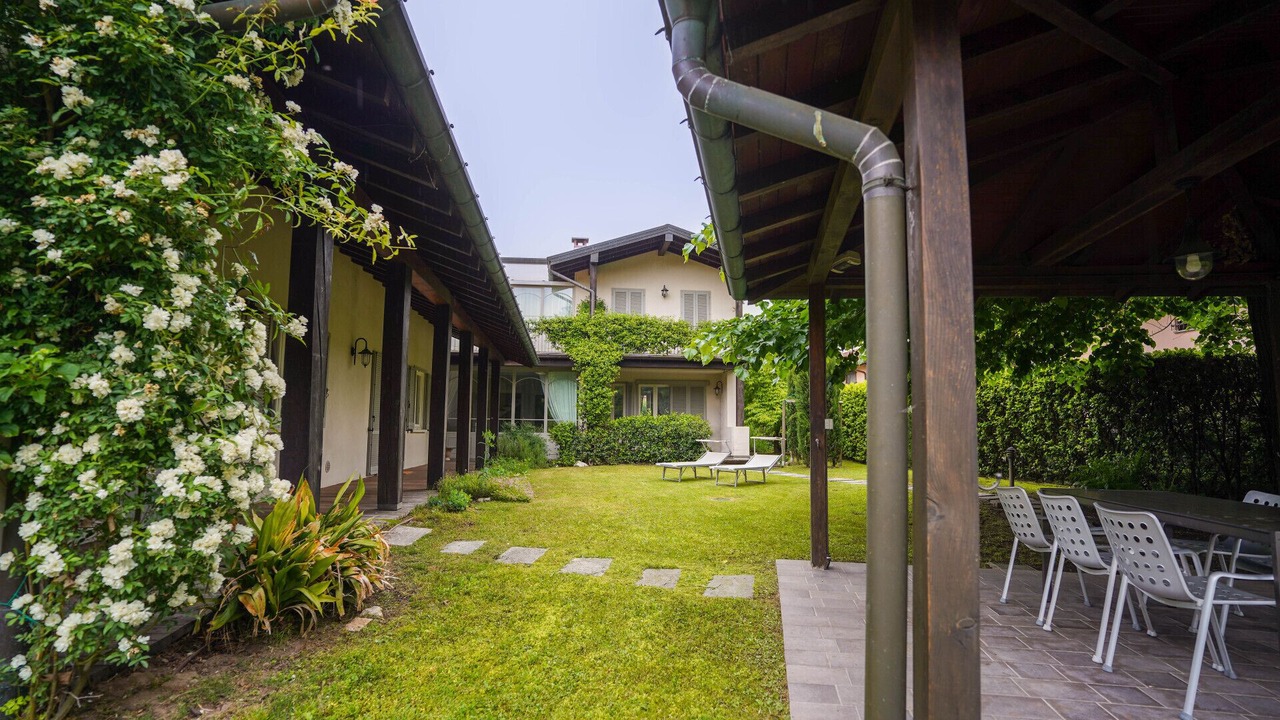 Photo of Outdoor in Monate