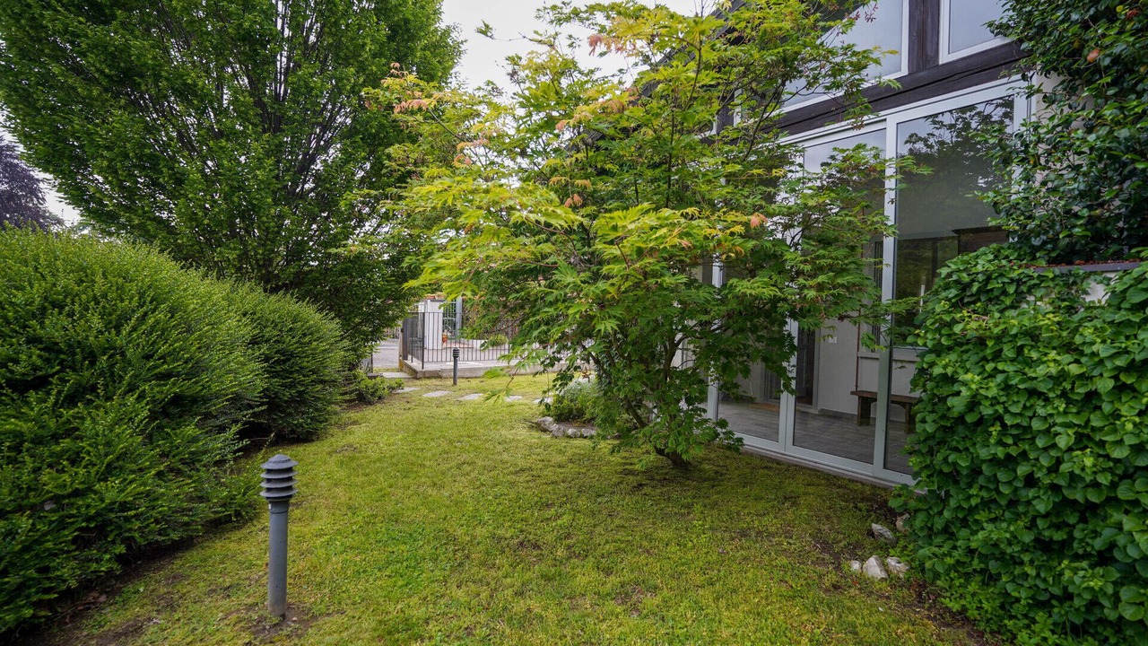 Photo of Outdoor in Monate