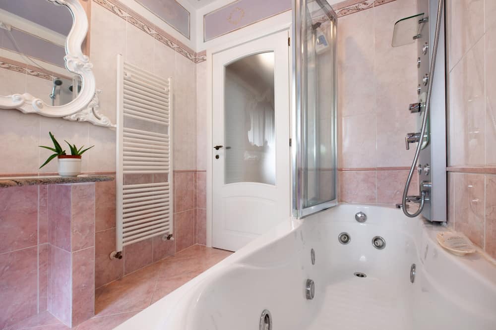 Photo of Bathroom in Taceno
