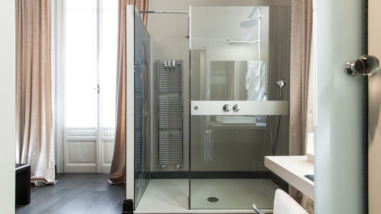Photo of Bathroom in Magenta