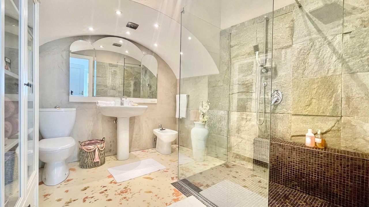Photo of Bathroom in Menaggio