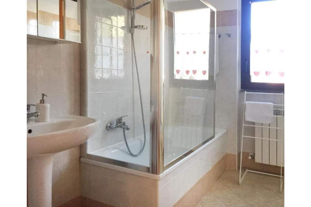 Photo of Bathroom in Cremeno
