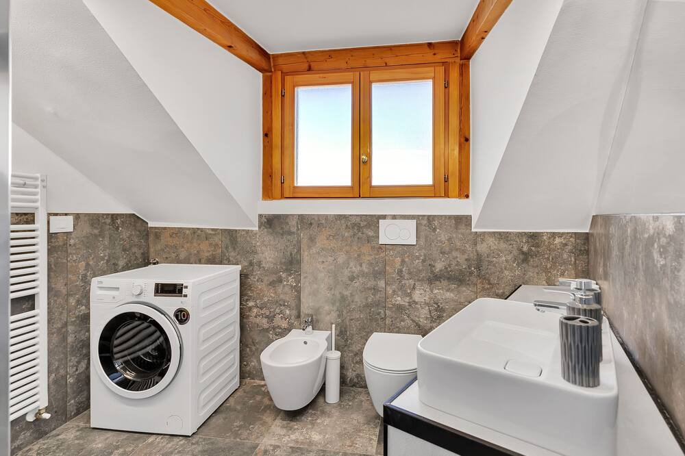 Photo of Bathroom in Tricolore