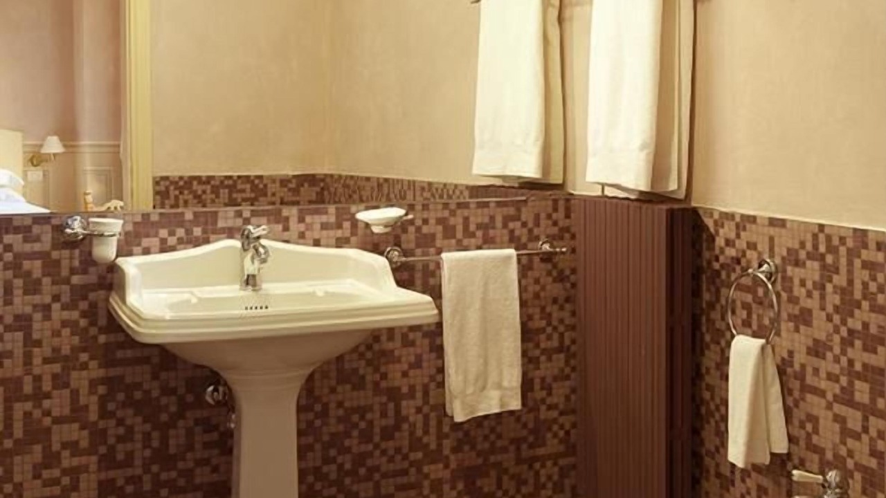 Photo of Bathroom in Crema