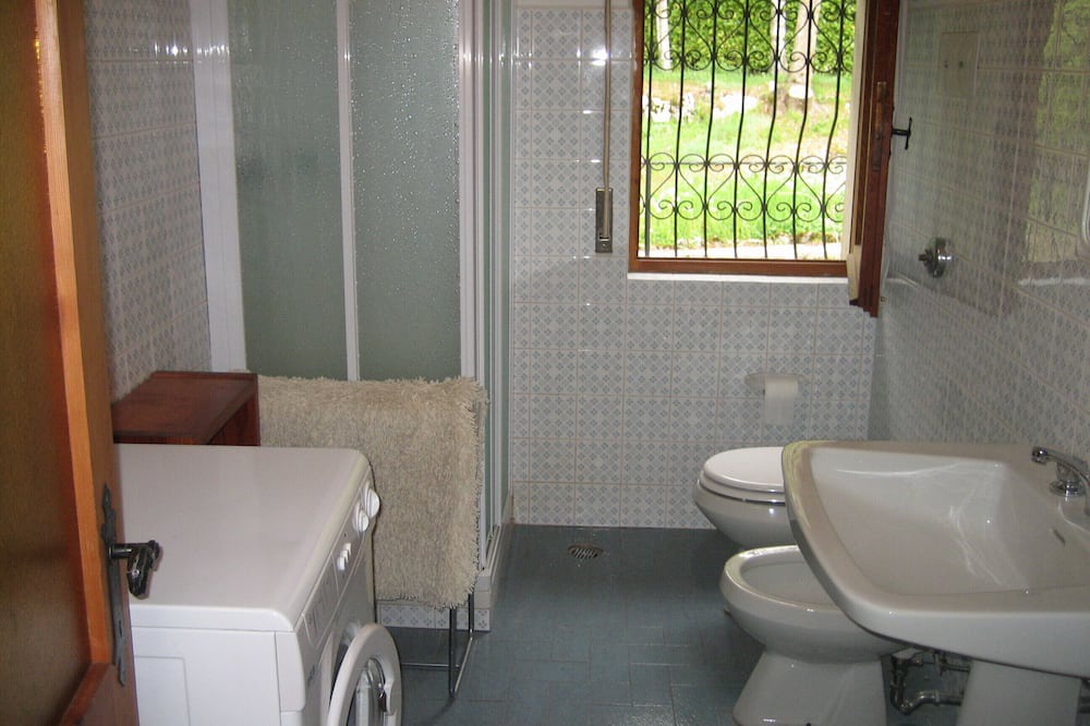 Photo of Bathroom in Aviatico