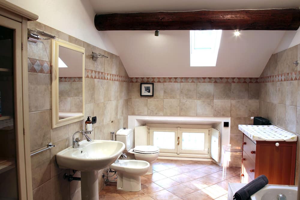 Photo of Bathroom in Canova