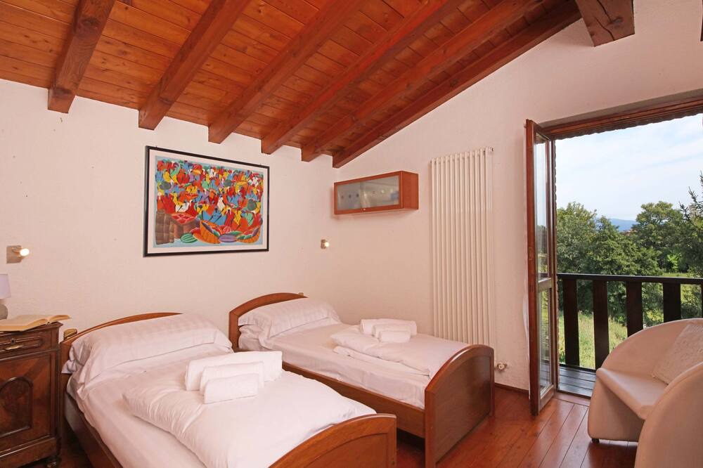 Photo of Bedroom in Polpenazze del Garda