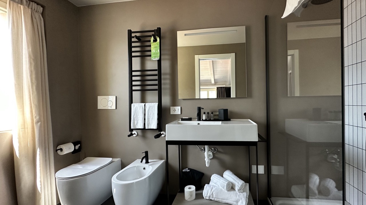Photo of Bathroom in Colonno