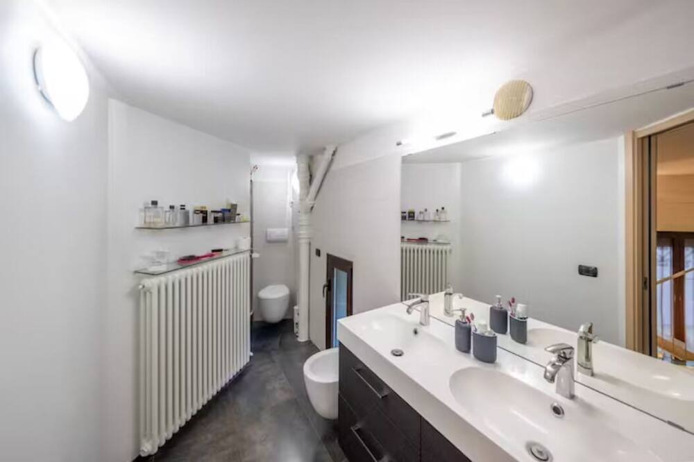 Photo of Bathroom in Bullona