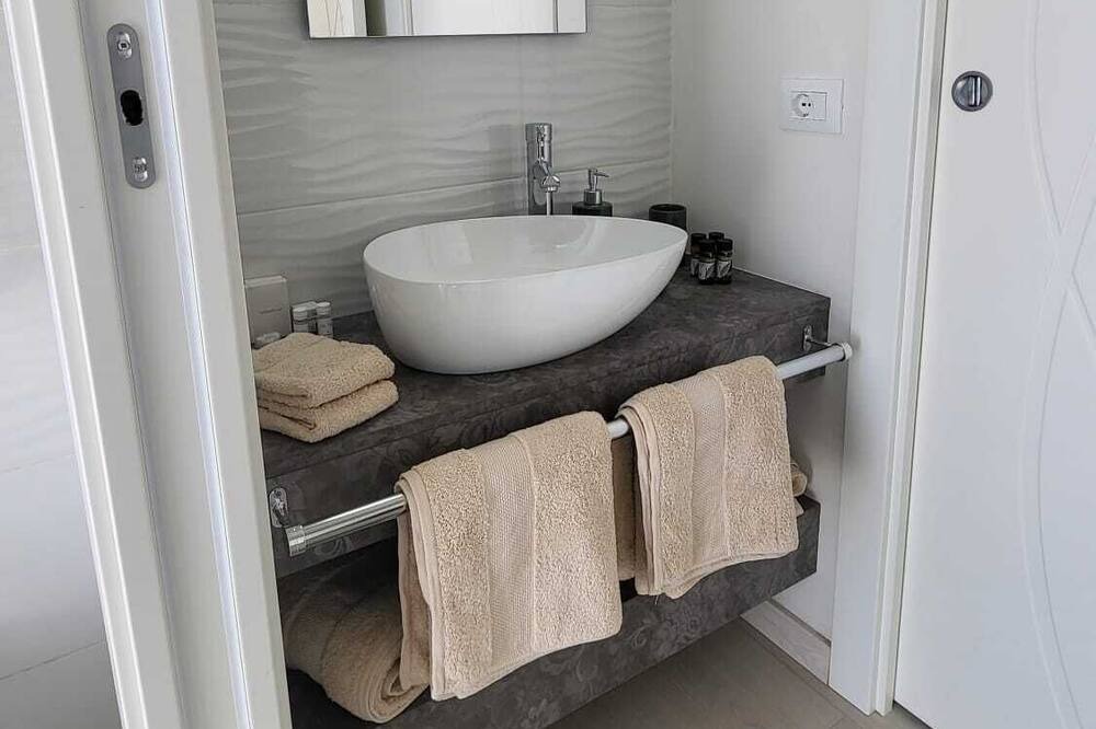 Photo of Bathroom in Rho