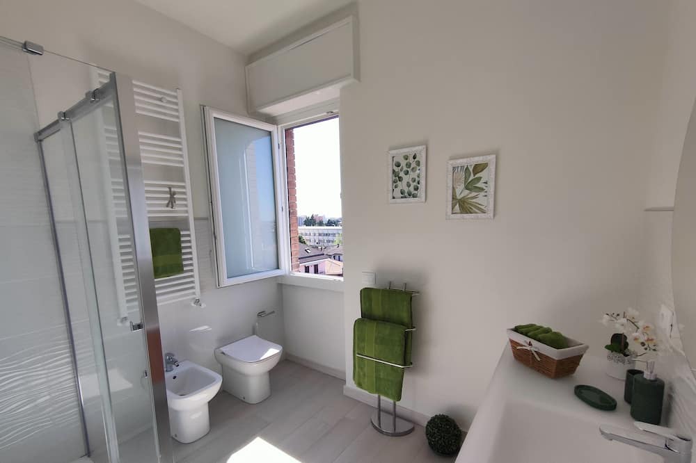 Photo of Bathroom in Rho
