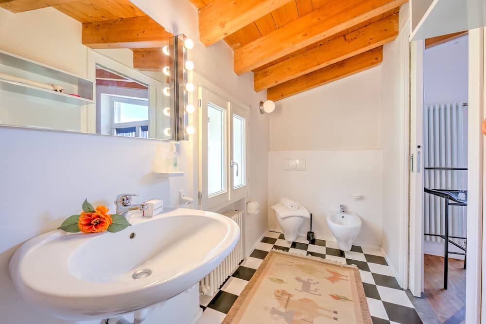 Photo of Bathroom in Gaino