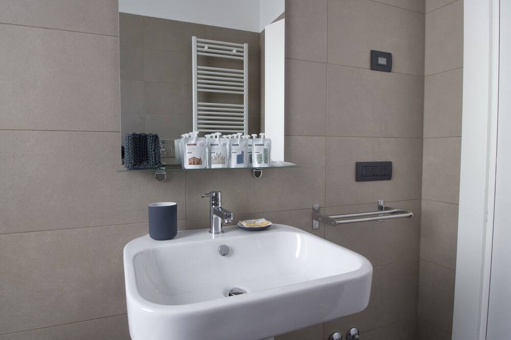 Photo of Bathroom in Magenta