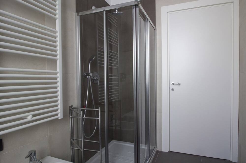 Photo of Bathroom in Magenta