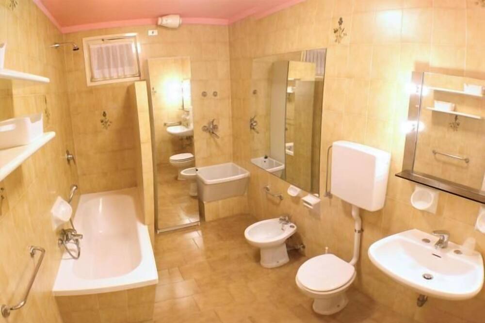 Photo of Bathroom in Colico Piano