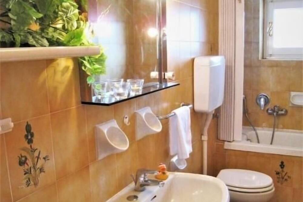 Photo of Bathroom in Colico Piano