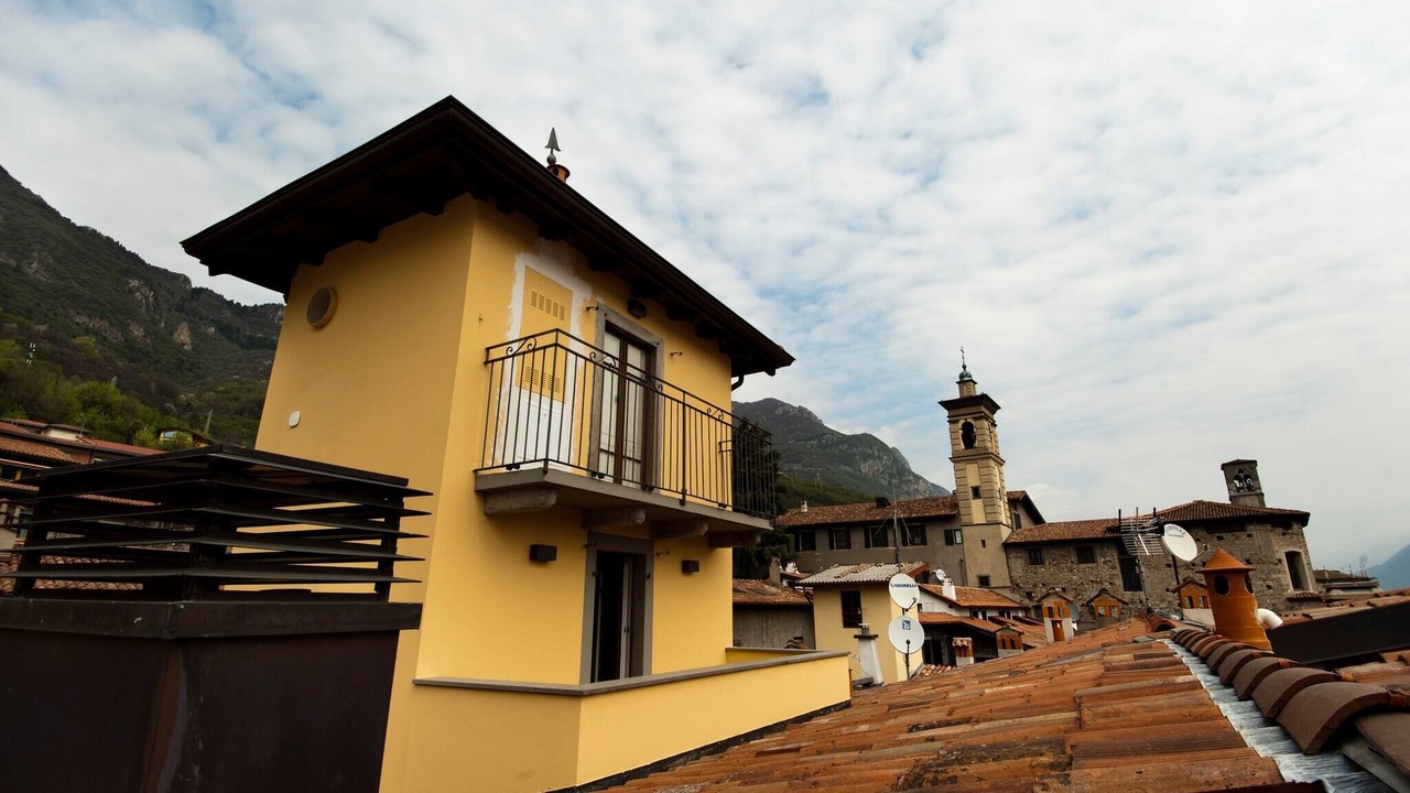 Photo of Patio Balcony in Lovere Old Town