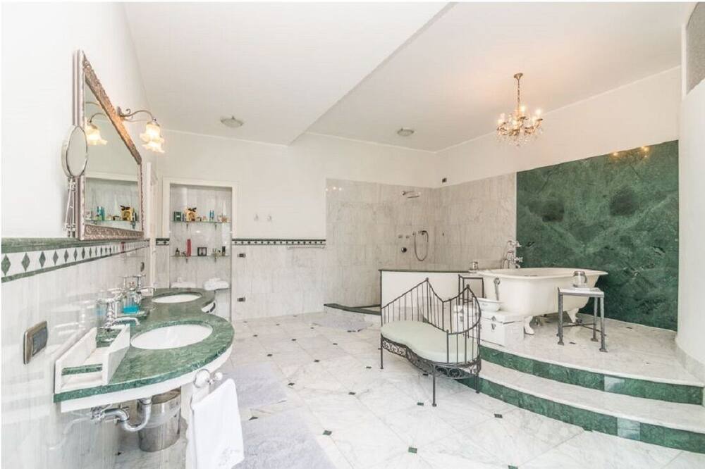 Photo of Bathroom in Como