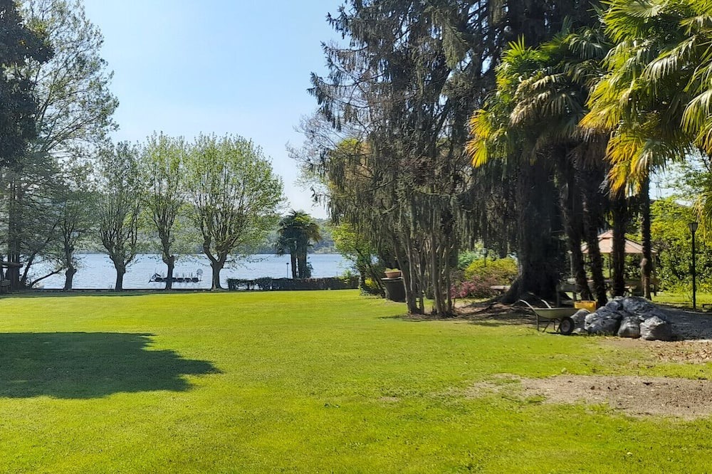Photo of Outdoor in Monate