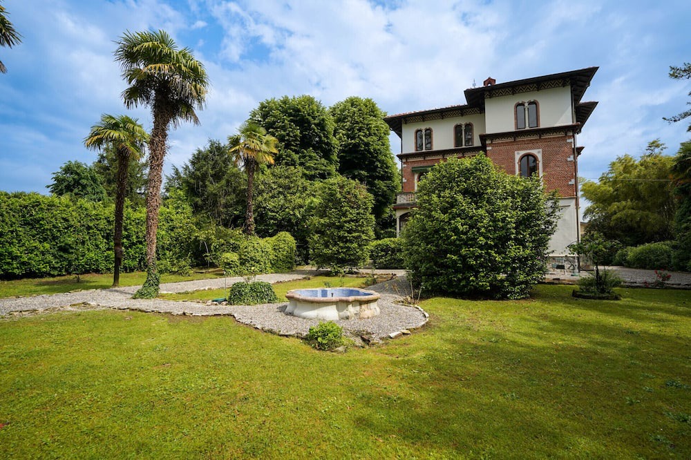 Photo of Outdoor in Monate