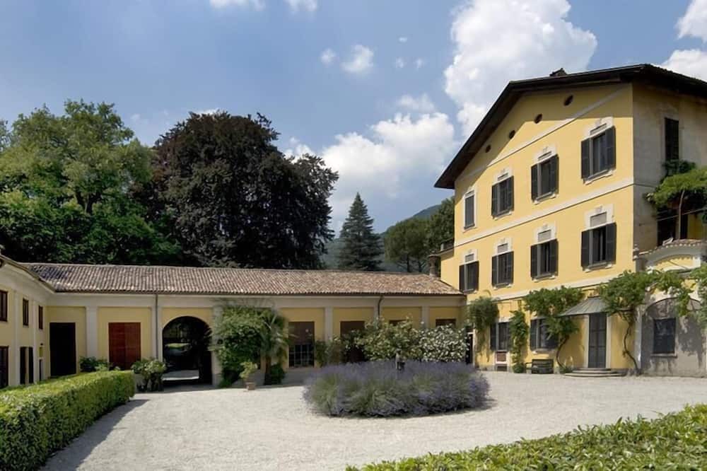 Photo of Outdoor in Erba