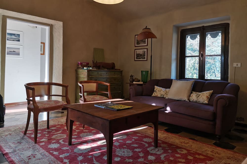 Photo of Livingroom in Erba