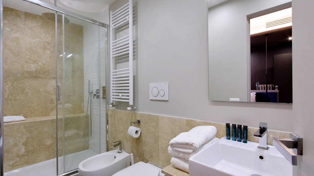 Photo of Bathroom in Tricolore