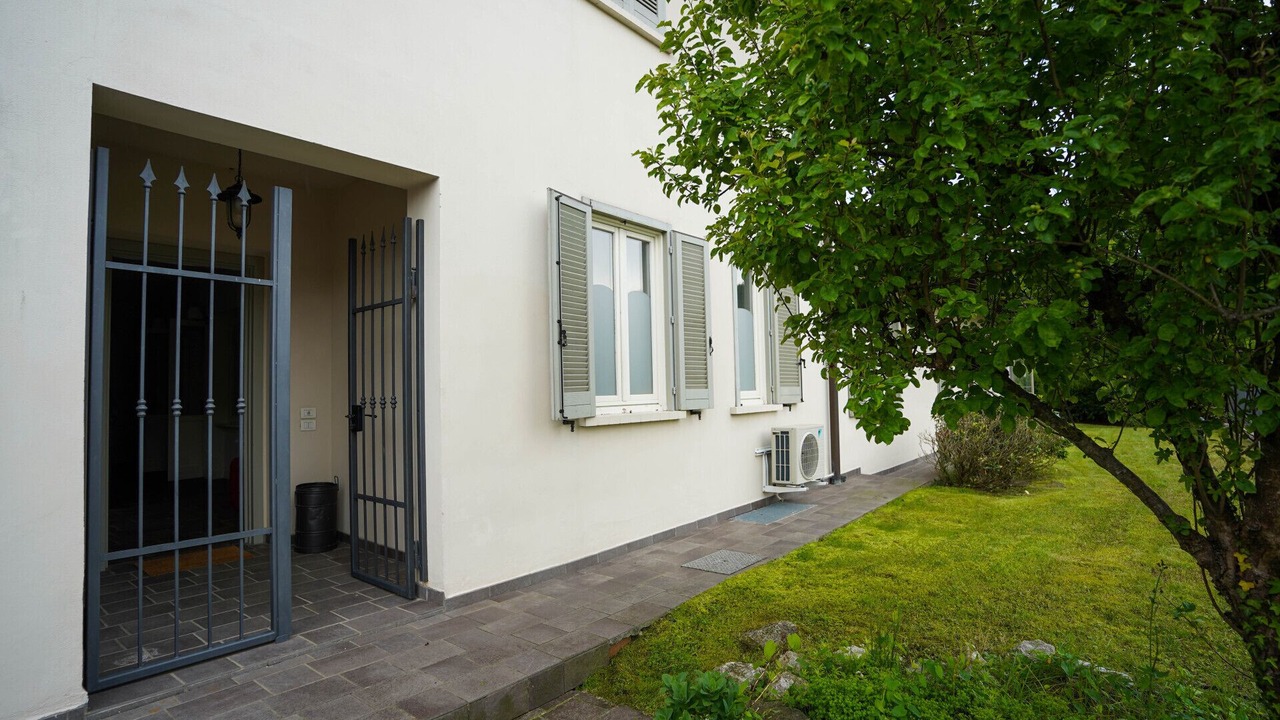 Photo of Outdoor in Monate