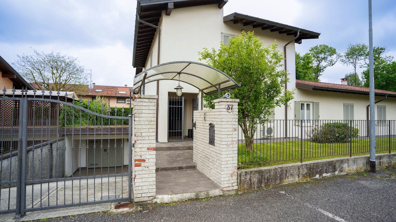 Photo of Outdoor in Monate
