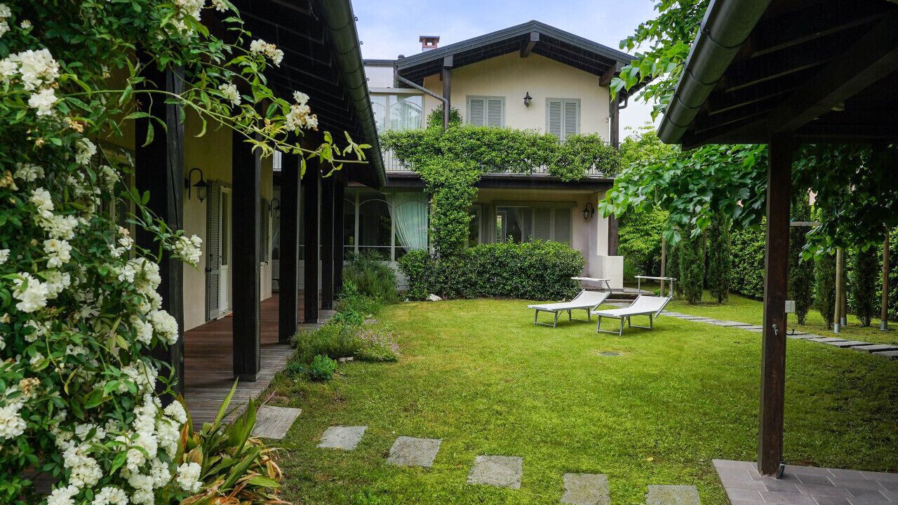 Photo of Outdoor in Monate