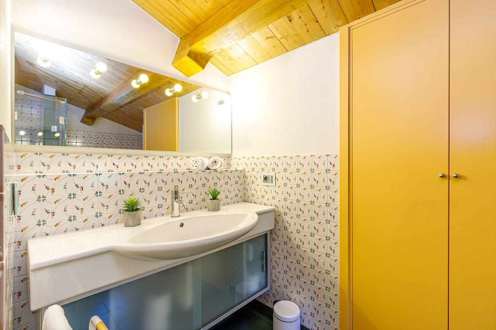 Photo of Bathroom in Comabbio