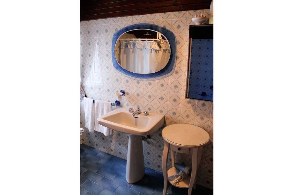 Photo of Bathroom in Naggio