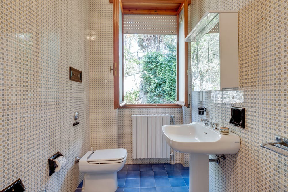 Photo of Bathroom in Sale Marasino