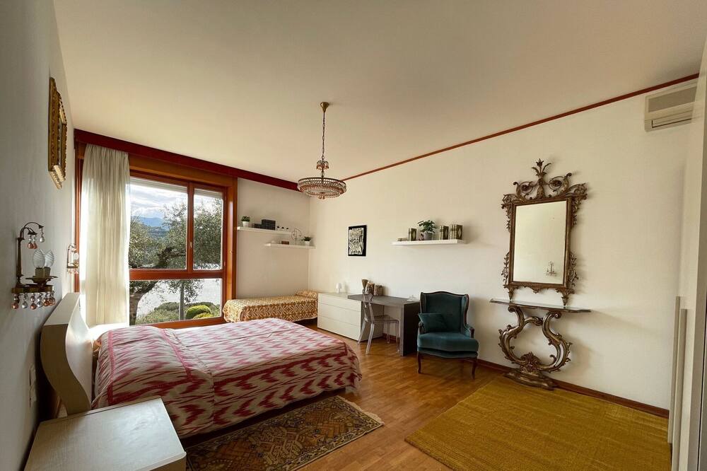 Photo of Bedroom in Sale Marasino