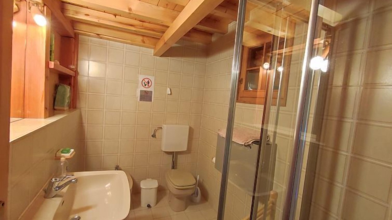 Photo of Bathroom in Corrido