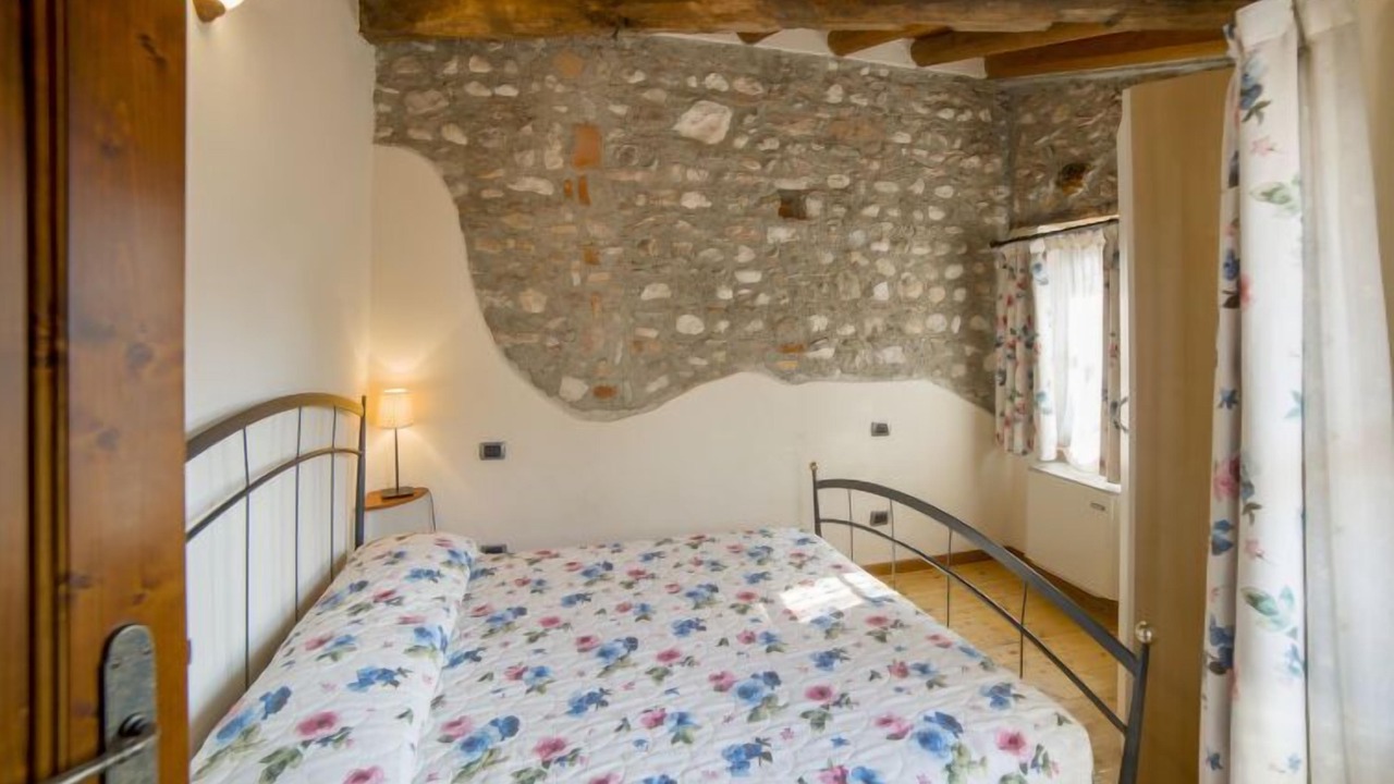Photo of Bedroom in Toscolano Maderno