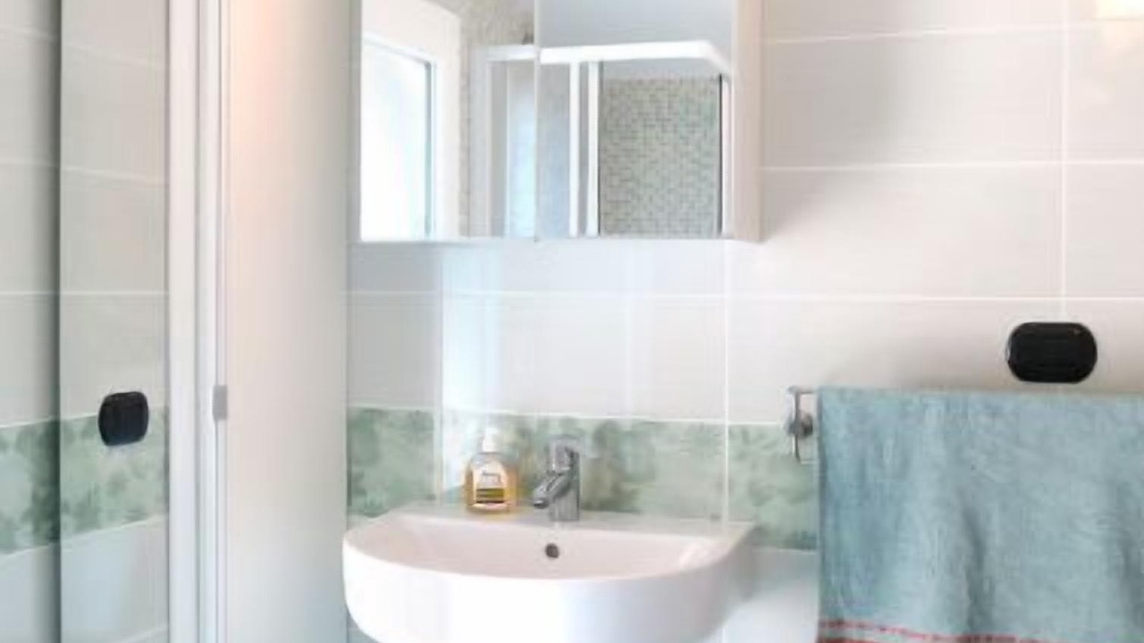 Photo of Bathroom in Corrido